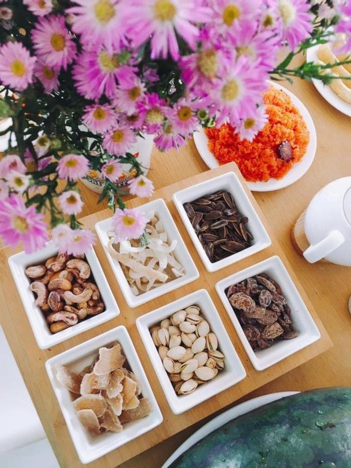 Bánh mứt được trang trí khá đẹp và bắt mắt. Ảnh: TU