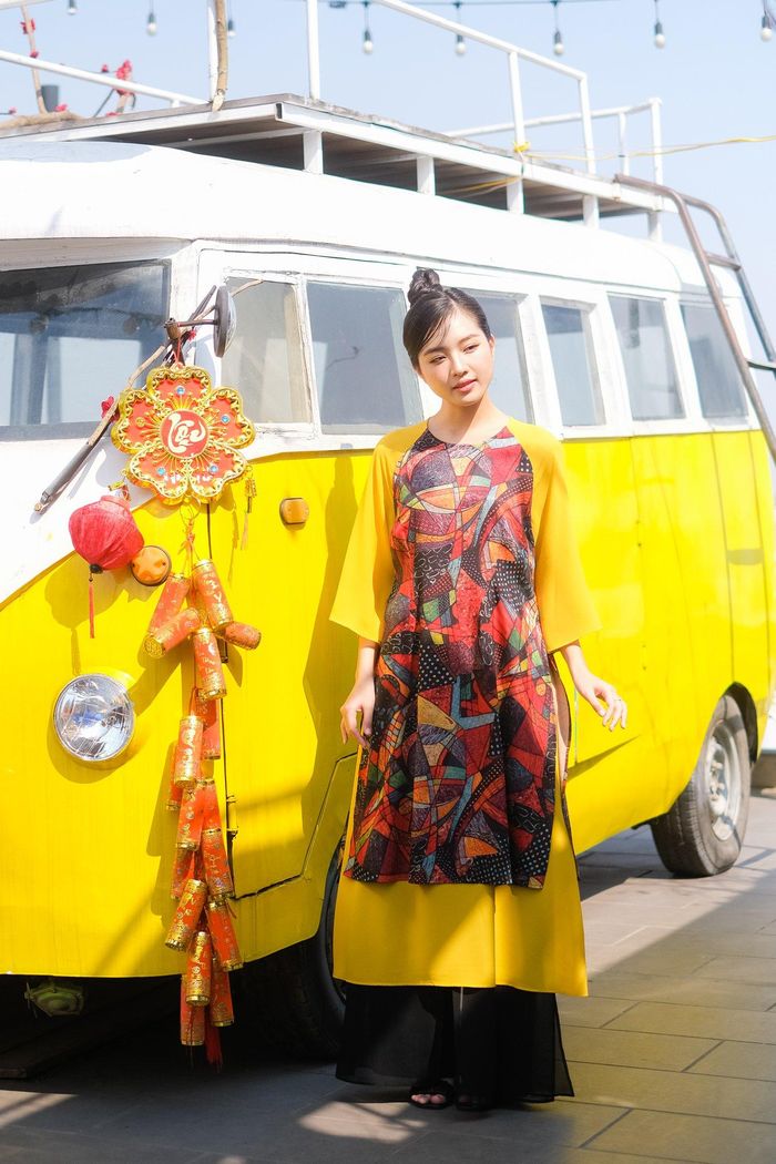  Với gương mặt khả ái, vóc dáng cân đối, diễn xuất tiến bộ, Bích Ngọc được xếp vào nhóm diễn viên trẻ triển vọng hiện nay. 