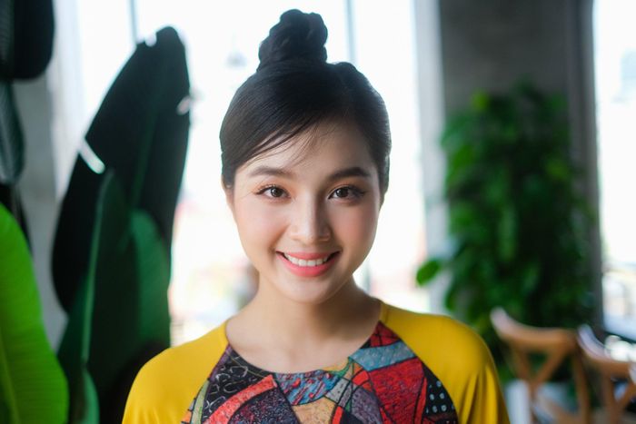  "Tôi rất vui khi năm nay được đón Tết bên gia đình. Lần trước tôi không về nhà được vì dịch. Tôi mong sức khỏe cho mọi người và công việc thuận lợi trong năm mới", Bích Ngọc bày tỏ. 