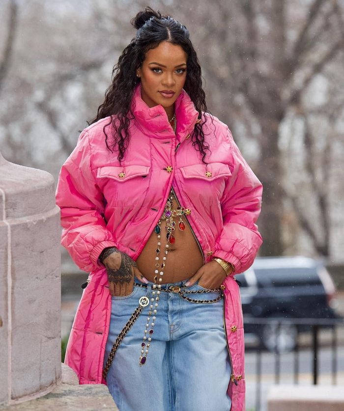  Rihanna dạo phố ở New York, Mỹ cùng bạn trai A$AP Rocky hôm 31/1. Ảnh: People.