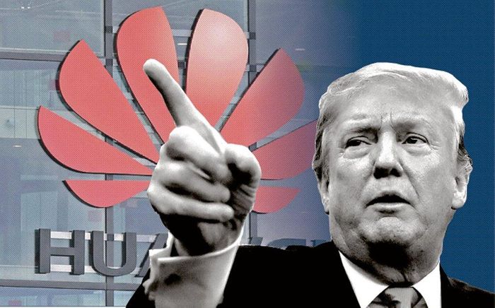  Huawei đang phải chịu ảnh hưởng của căng thẳng về thương mại và công nghệ giữa Mỹ và Trung Quốc. Ảnh: Reuters. 