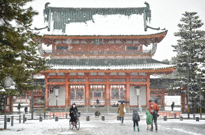  Nhiều địa điểm tôn giáo của Kyoto được miễn thuế, khiến nhiều người không đồng tình. Ảnh: Kyodo. 