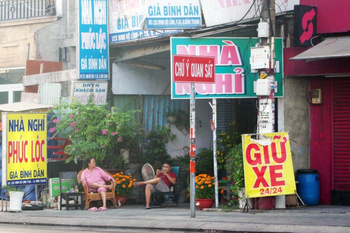  Xung quanh Bến xe Miền Đông (quận Bình Thạnh) trước đây có hàng chục điểm giữ xe tự phát. Ghi nhận cận Tết năm nay còn trên dưới 10 chỗ. Ảnh: Ý Linh. 