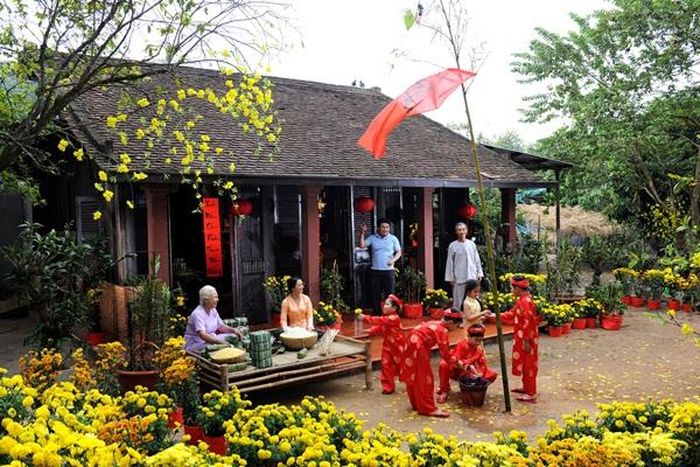 Ngày Tết, với sự hướng về gia đình dòng tộc chính là điểm tựa để mỗi người bắt đầu một năm mới của mình