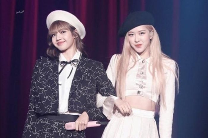 Lisa và Rosé (Blackpink)