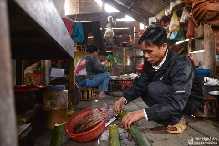 Thịt chuột, sóc sấy khô được bà con người Ơ đu sấy khô mang ra để chuẩn bị cho năm mới. Ảnh: Thành Cường