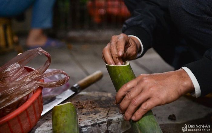Theo tập tục, trước đây người Ơ đu sinh sống chủ yếu phụ thuộc vào con thú trên rừng và cá dưới suối. Chuột rừng và sóc là hai loại thực phẩm chủ yếu trong bữa ăn hàng ngày. Ảnh: Thành Cường