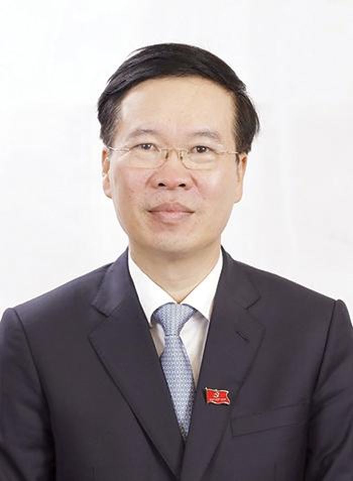 "Công tác xây dựng Đảng, xây dựng hệ thống chính trị được Ban Thường vụ Thành ủy Đà Nẵng đặt đúng tầm, đúng mức, theo yêu cầu của Nghị quyết Đại hội lần thứ XIII của Đảng đề ra. Quan tâm đến công tác xây dựng Đảng ở các mặt tư tưởng, chính trị, đạo đức, công tác cán bộ, bố trí lại cán bộ sau đại hội Đảng các cấp. Thời gian tới, thành phố tiếp tục phát huy đoàn kết, thống nhất, quyết liệt, mạnh mẽ, năng động, sáng tạo, dám nghĩ, dám làm để đưa thành phố phát triển”.