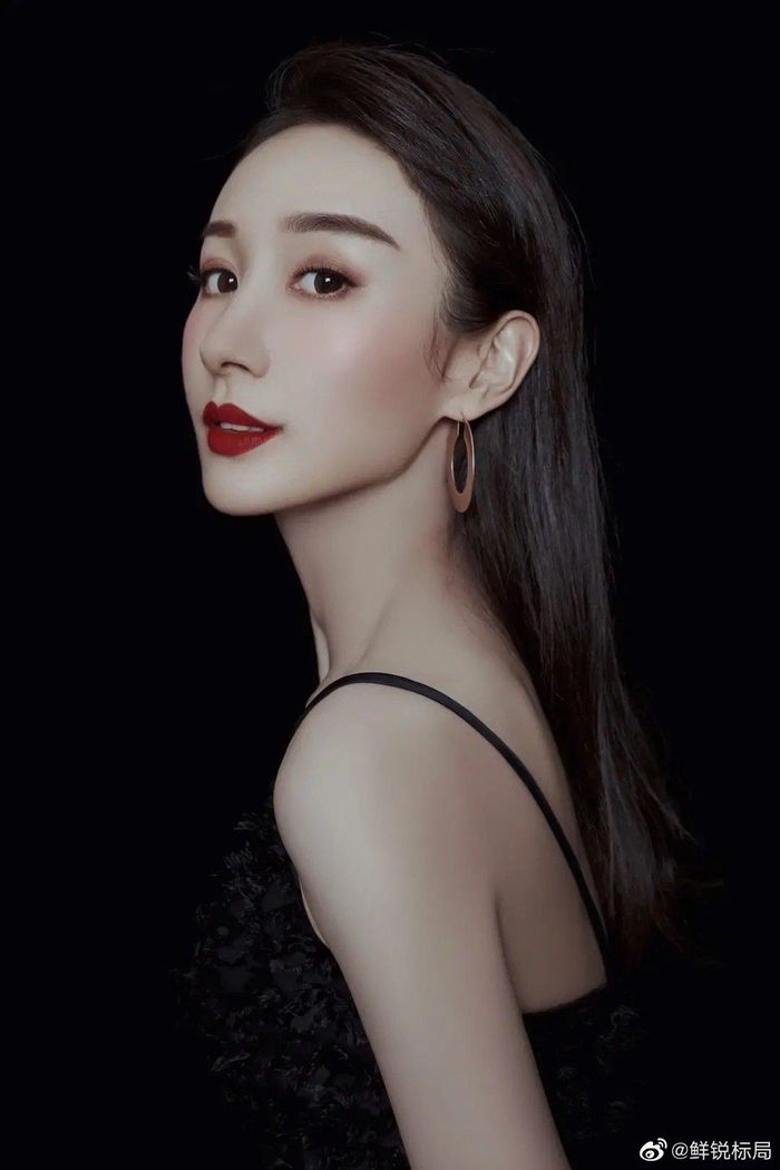 Mạnh Khánh Dương nổi bật trong tiết mục múa Chích thử thanh lục.