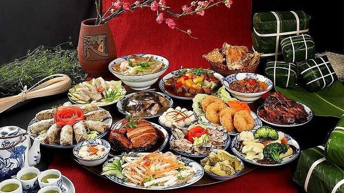 Nhân tiết minh niên, sắm sửa hương hoa, cơm canh lễ vật bày ra trước Án, dâng cúng Thiên Địa Tôn Thần. Thiết nghĩ Tôn Thần hào khí sáng lòa, ân đức rộng lớn. Ngôi cao vạn trượng uy nghi, vị chính mười Phương biến hiện. Lòng thành vừa khởi, Tôn đức cảm thông. Cúi xin giáng lâm trước Án, chứng giám lòng thành, thụ hưởng lễ vật. Nguyện cho con cháu mọi người hoan hỷ vinh xương, con cháu cát tường khang kiện. Mong ơn Đương Cảnh Thành Hoàng, đội đức Tôn Thần bản xứ. Hộ trì chúng con, gia Lộc gia Ân, xả quái trừ tai. Đầu năm chí giữa, nửa năm chí cuối, sự nghiệp hanh thông, sở cầu như ý, sở nguyện tòng tâm.