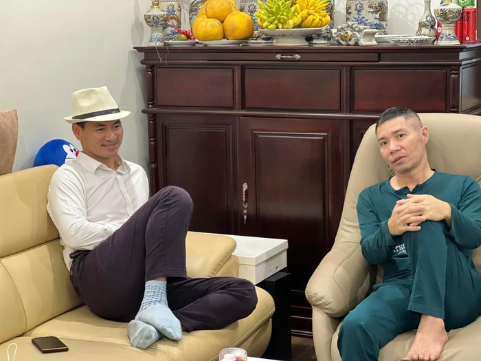 Năm nay, NSND Công Lý vì tự trọng nghề nghiệp mà không nhận lời mời tham gia Táo quân 2022. Trong khi đó, NSƯT Xuân Bắc không thể sắp xếp được thời gian. “Mọi người tò mò liệu có phải vì vắng NSND Công Lý không, hay do tôi không được mời nhưng anh em tôi không bao giờ cãi nhau đâu. Nói vui như vậy thôi, đạo diễn và anh em nghệ sĩ vẫn rất quan tâm, để dành vai diễn cho tôi, í ới gọi tôi tới tập Táo quân 2022. Tôi cũng khát khao tham gia Táo quân nhưng không thể sắp xếp thời gian được”- NSƯT Xuân Bắc chia sẻ. 