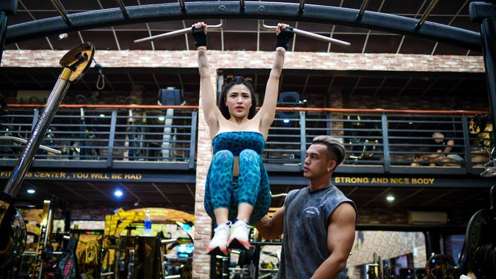 Chiều tối, sau khi xong việc, Nhật sẽ lên phòng tập ở quận 1 cùng tôi. Đây là khoảng thời gian chúng tôi được gặp nhau nhiều nhất trong ngày. Tự tập luyện xong, bạn gái sẽ đợi đến lúc tôi dạy xong để cùng về nhà.