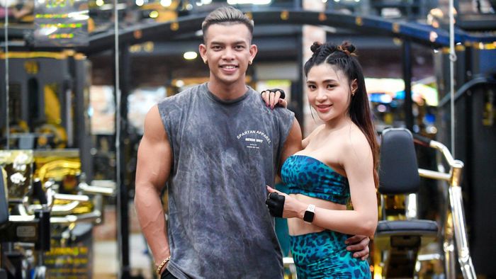 Tôi là Nguyễn Quyền (27 tuổi), VĐV kiêm HLV thể hình, từng vô địch giải Men's Physique Liên đoàn TP.HCM mở rộng 2019. Bạn gái tôi là Nguyễn Mỹ Nhật (26 tuổi), cũng là PT và từng tham gia một số cuộc thi.