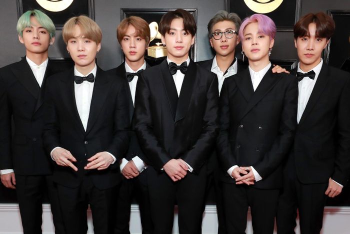 Sau thành công của BTS, BlackPink, vẫn có nhiều người coi thường Kpop. Ảnh: Hybe, YG Entertainment.