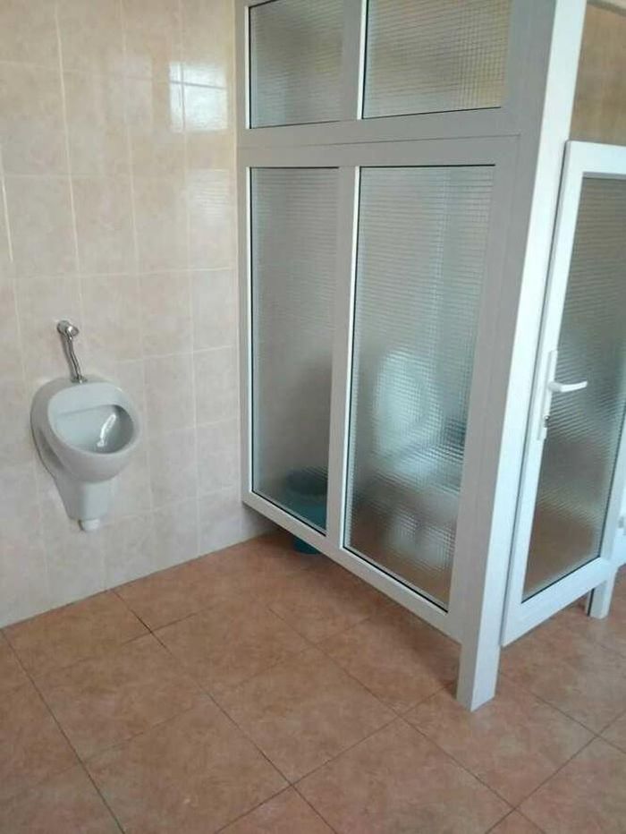 Không phải ai cũng đủ tự tin để đi vệ sinh tại đây