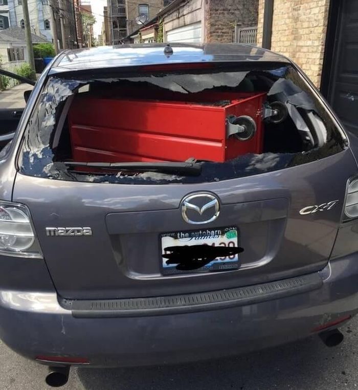 Chiếc vali phá hoại