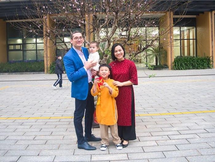 Gia đình nhỏ hạnh phúc - cái kết đầy viên mãn cho tình yêu với đất nước Việt Nam, con người Việt Nam của vị doanh nhân nước ngoài.