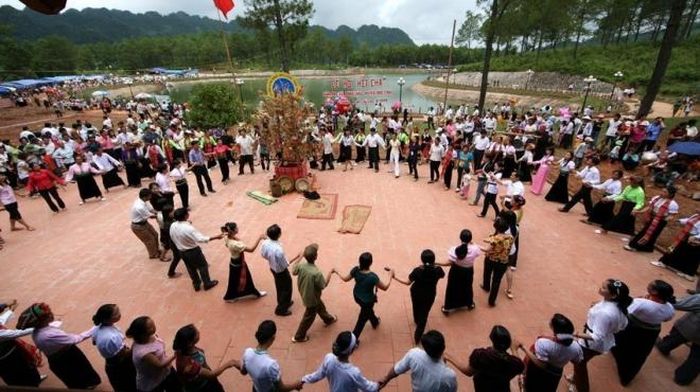 ... Cho tới hai vòng tròn đồng tâm