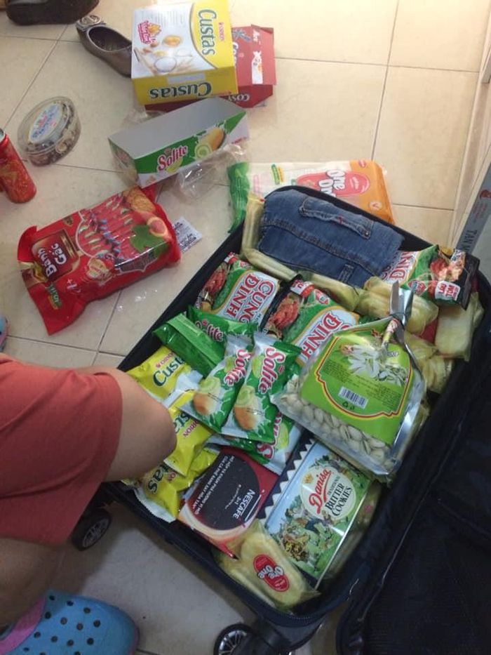 Đồ ăn nhiều đến nỗi cảm tưởng như có thể mở một sạp bán ngày ngay cửa nhà.