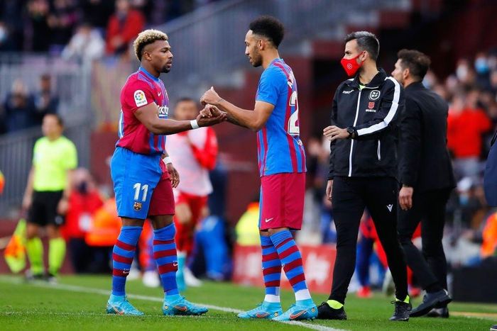 Giữa hiệp 2, HLV Xavi rút Traore ra nghỉ và thay bằng Pierre-Emerick Aubameyang. Đây cũng là trận ra mắt của Aubameyang trong màu áo Barca.