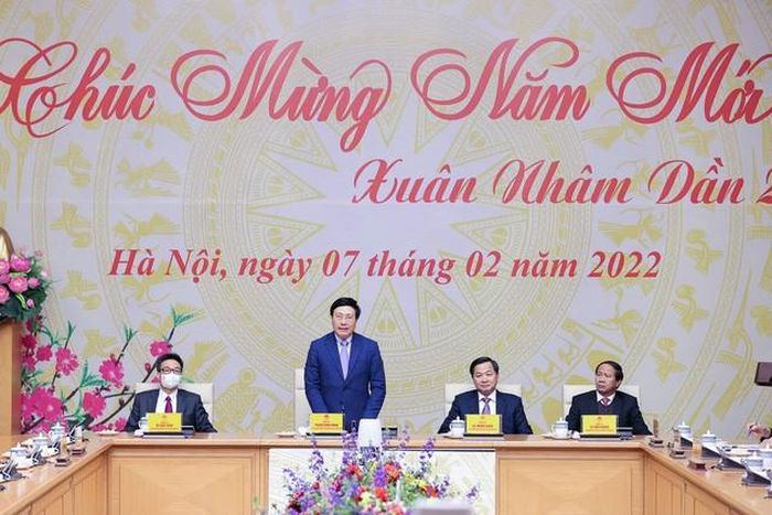 Nhân dịp đầu Xuân mới, thay mặt lãnh đạo Chính phủ, Phó Thủ tướng Thường trực Phạm Bình Minh biểu dương những thành công, đóng góp của VPCP đối với các nhiệm vụ công tác của Chính phủ, Thủ tướng Chính phủ - Ảnh: VGP/Nhật Bắc