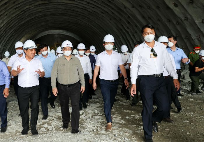 Từ mùng 4 - 6 Tết, Thủ tướng Phạm Minh Chính đã có chuyến công tác đặc biệt "xuyên Việt, xuyên Tết" trên cung đường bộ dài gần 1.600km từ Bắc vào Nam
