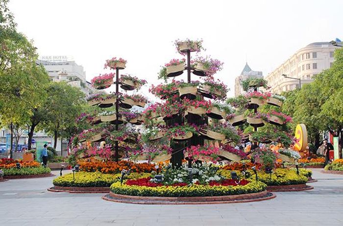 Đường hoa Nguyễn Huệ Tết Nhâm Dần 2022. Ảnh: Mỹ Phương - TTXVN