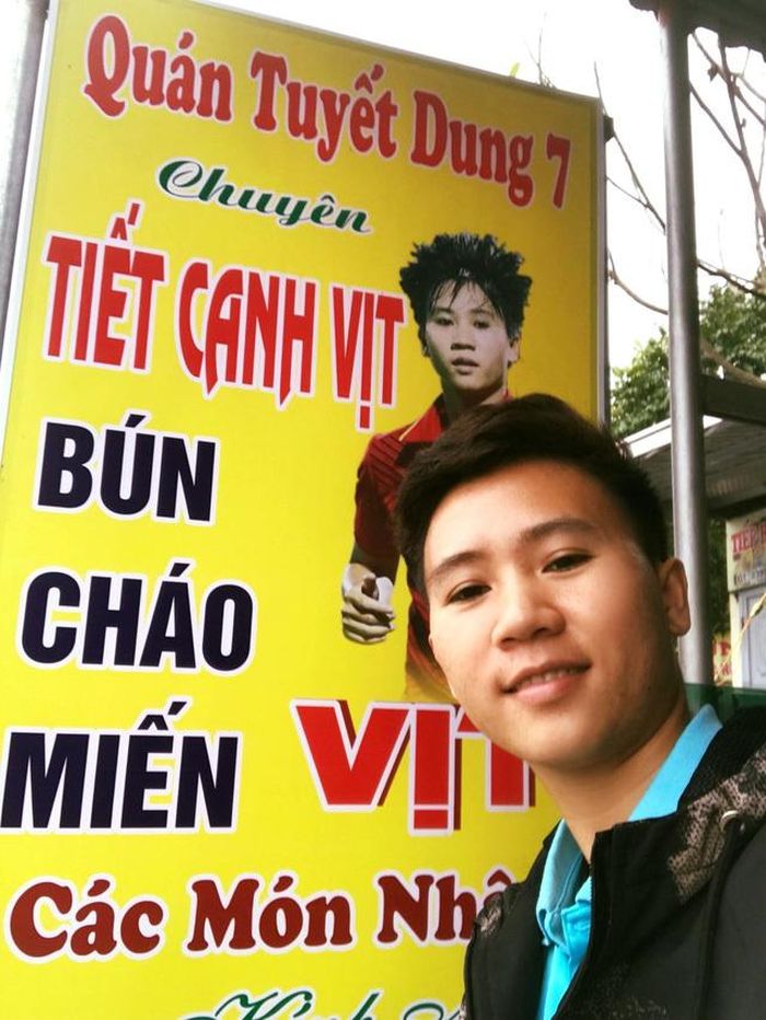 Công việc bên lề đầu tiên của Tuyết Dung là bán mỹ phẩm online và chủ yếu khách hàng là chính những người đồng nghiệp của mình. Tiếp đến, cô nàng còn làm cả nghề tư vấn xuất khẩu lao động.