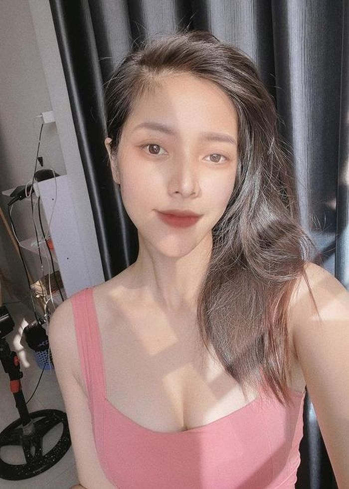 Trần Yến được nhiều người chú ý sau khi trở thành người yêu của chồng cũ Lâm Khánh Chi.