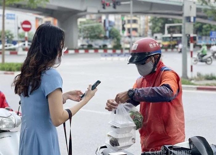 Xe ôm công nghệ và vận chuyển hàng tại Hà Nội được hoạt động trở lại