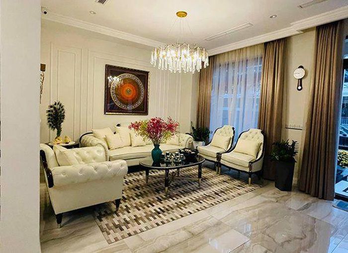 Phòng khách mang phong cách hiện đại, sang trọng.