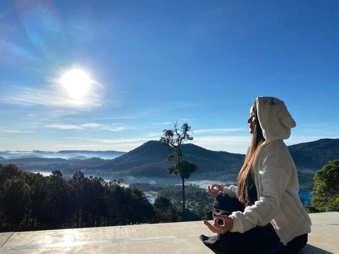 Thủy Top bây giờ thích tập thiền và yoga