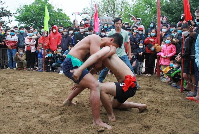 Tranh tài ở lứa thanh niên diễn ra khá gay cấn