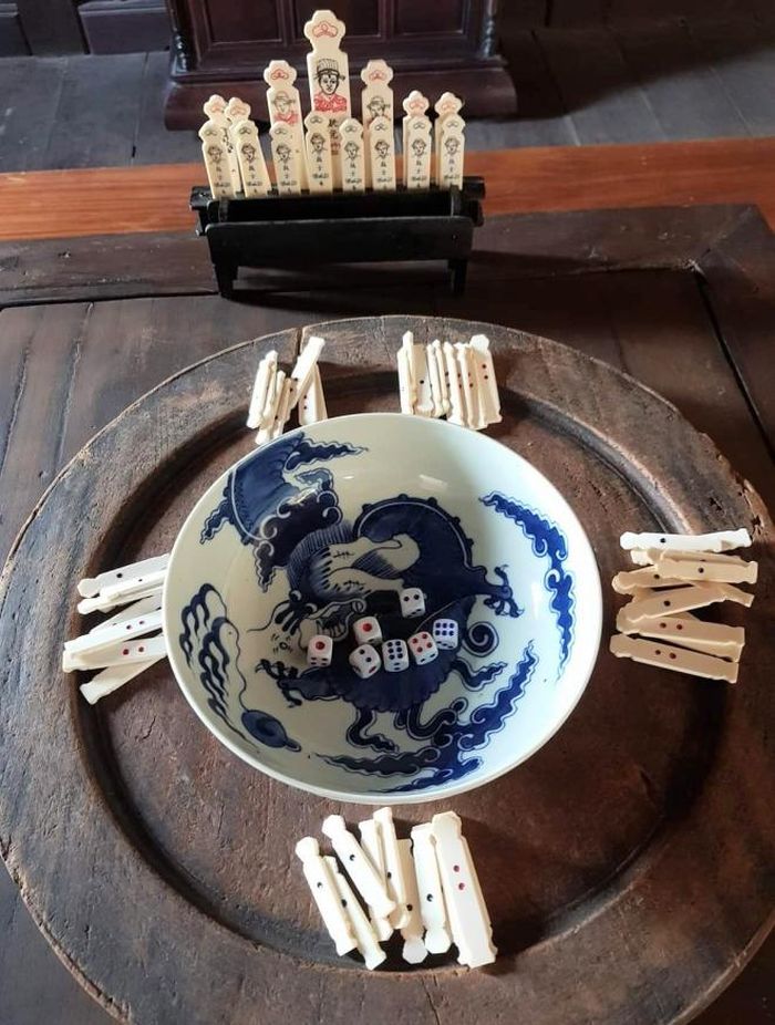Một bộ xăm hường xưa được gia đình lưu giữ tại Hội An. Ảnh: TBT
