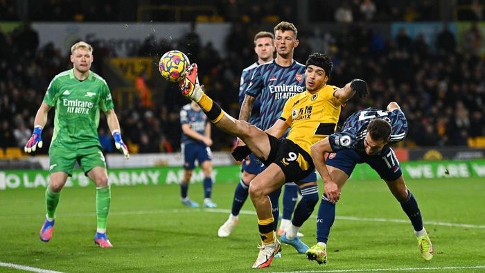 Wolves nỗ lực tìm bàn gỡ