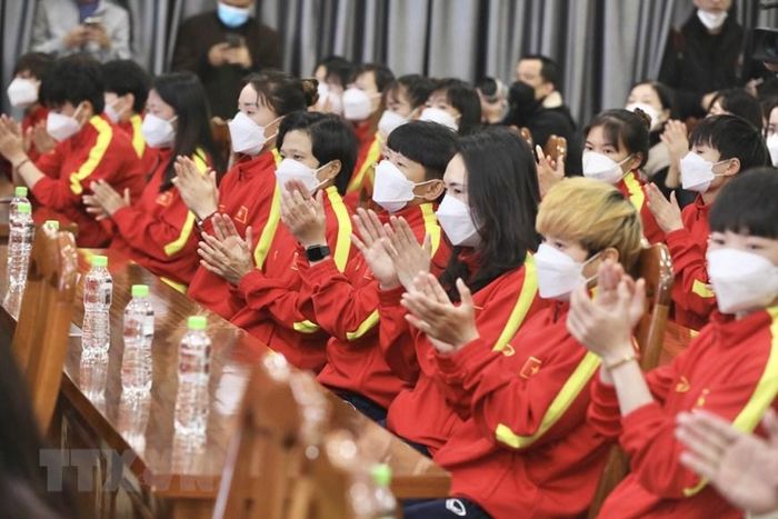 Cầu thủ đội tuyển bóng đá nữ Việt Nam tại lễ mừng công. (Ảnh: Minh Quyết/TTXVN)