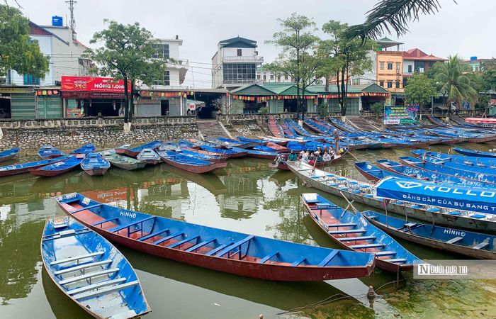 "Việc phục vụ du khách sớm hơn dự kiến bởi chúng tôi không muốn đoàn khách nào đến với chùa Hương không lễ chùa, vãn cảnh phải ngậm ngùi quay đầu về. Các lực lượng tiến hành ra quân hôm nay để rà soát lại công việc hoàn tất chính thức đón khách và tổ chức vào ngày 16/2 tới đây", ông Hiển thông tin thêm.
