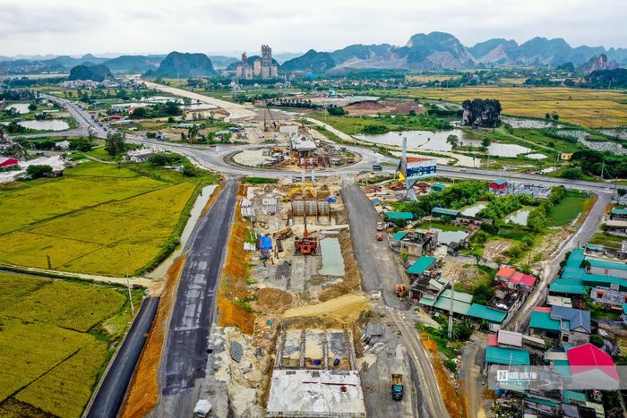Dự án xây dựng công trình đường bộ cao tốc Bắc - Nam phía Đông giai đoạn 2021 - 2025 được Quốc hội, Chính phủ đặt mục tiêu cơ bản hoàn thành năm 2025 và đưa vào khai thác, vận hành từ năm 2026. (Ảnh: Hữu Thắng)