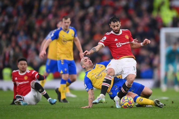  Southampton phòng ngự quyết liệt và tổ chức tấn công đa dạng. Ảnh: Reuters. 