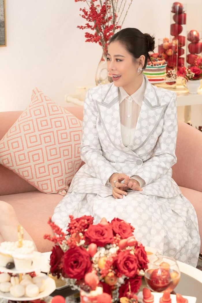 Trong khi đó, Nam Thư thú nhận với đàn chị, bản thân là người rất lụy tình và chưa bao giờ nghĩ đến đám cưới. Ảnh: NVCC.