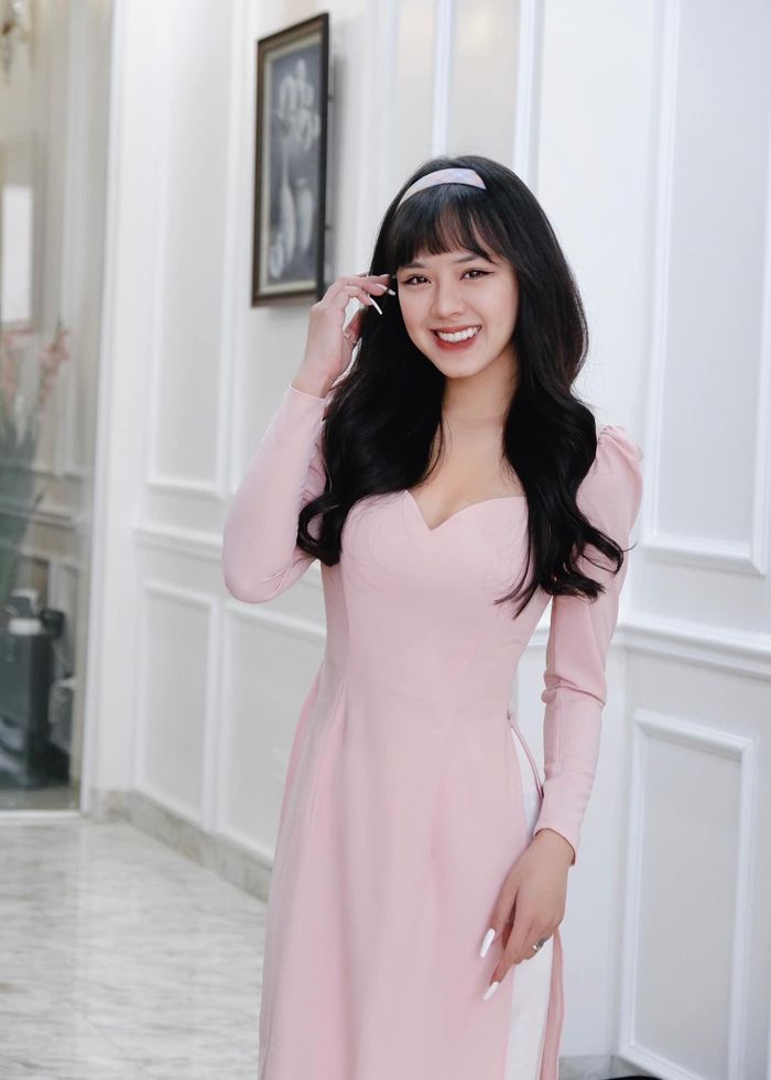 Cô nàng hiện sở hữu hơn 90.000 người theo dõi trên Facebook và gần 30.000 follower trên Instagram. Ảnh: IGNV
