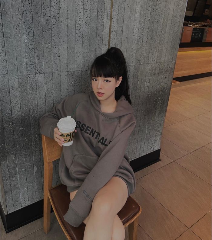 Trước đây, cô nàng đã có kinh nghiệm 3 năm làm MC trong các chương trình thể thao hay sự kiện trong trường Đại học.