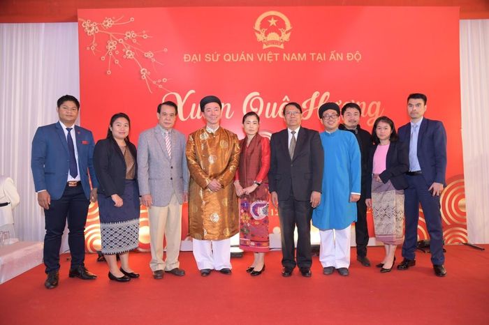 Chào đón bạn bè quốc tế tham dự Tết cộng đồng - Xuân Quê hương ở thủ đô New Delhi.