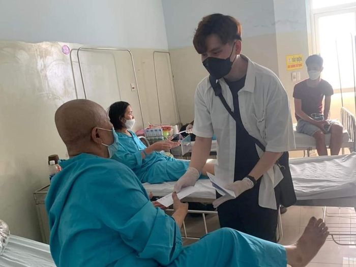 Chia sẻ với nỗi đau cùng những bệnh nhân nan y 