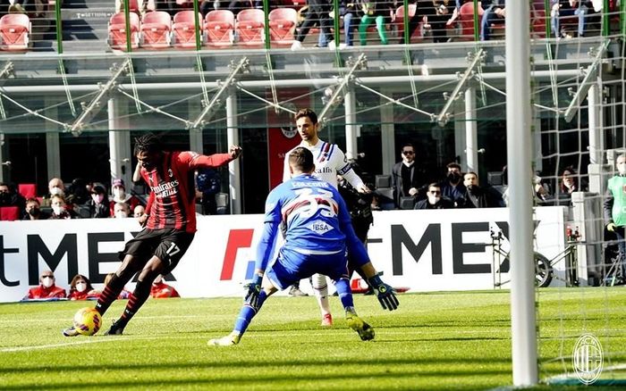 Ngay ở phút thứ 8 tài năng trẻ Leao đi bóng dũng mạnh rồi dứt điểm tung lưới Sampdoria