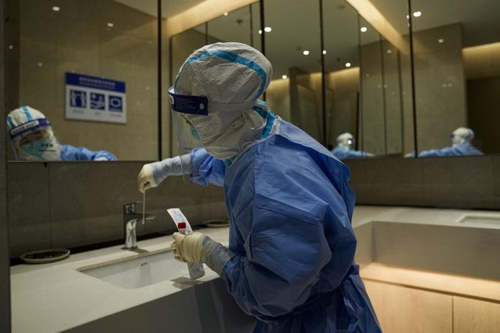  Bà Deb Fuller, một chuyên gia về virus tại Đại học Washington (Mỹ), nói rằng các xét nghiệm này có thể là một cách xác định xem virus có xuất hiện trong không khí hay không. 