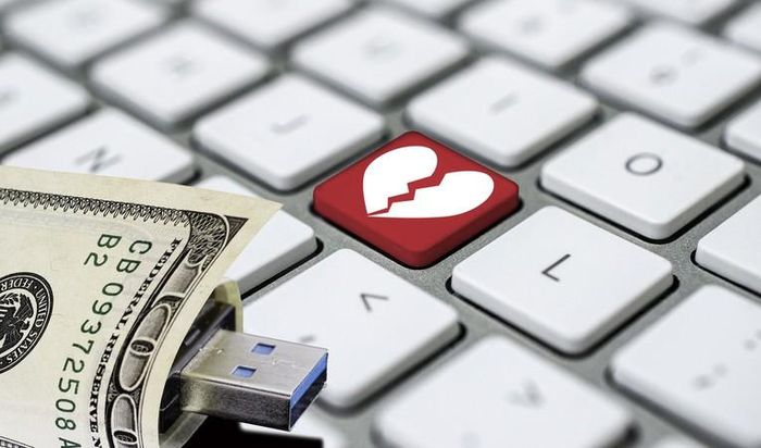 Nhóm người cao tuổi tại Mỹ được báo cáo thiệt hại nhiều hơn do bị lừa tình. (Ảnh: FBI)