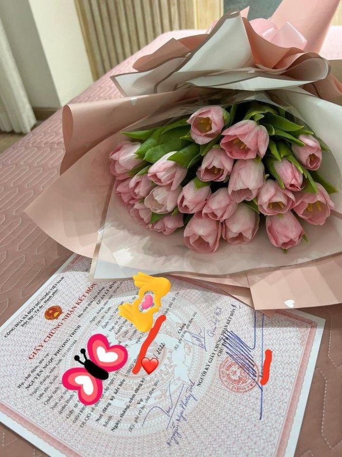 Phương Trinh Jolie chia sẻ hình ảnh giấy chứng nhận kết hôn vào ngày 14/2.