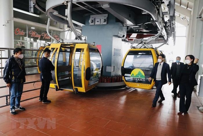  Hệ thống cáp treo sẵn sàng cho ngày đón khách. (Ảnh: Trần Việt/TTXVN) 