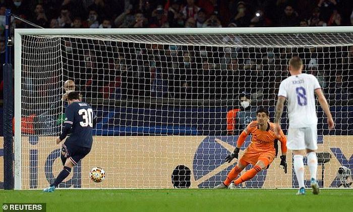 Messi đá hỏng phạt đền